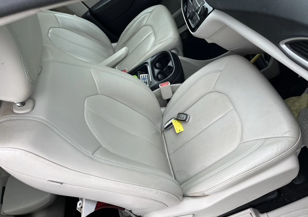 Chrysler Pacifica cena 65900 przebieg: 156700, rok produkcji 2018 z Rzeszów małe 67